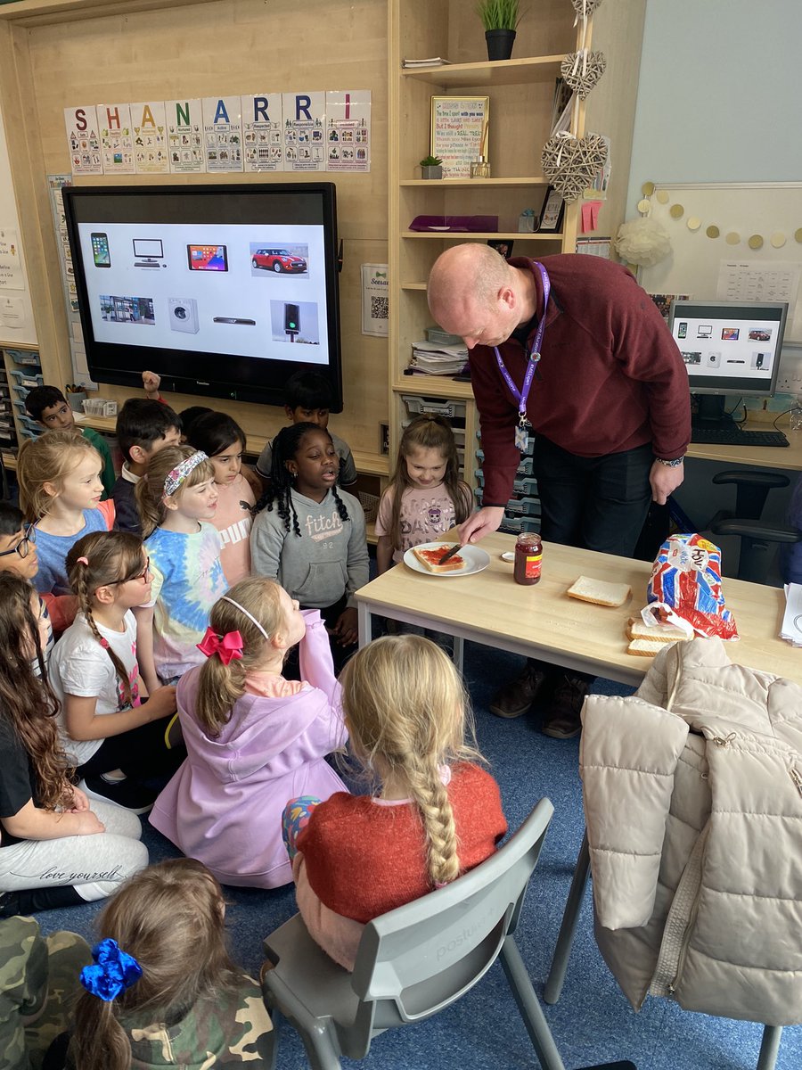 RosebankPS's tweet photo. We were so luck to have @DigiLearnDundee Meg and Dave in school developing our digital skills today. Who knew we could learn computational thinking through The Macarena and making a jam sandwich! Lots of pupils excited to share their learning! #digilearndundee #DNDDigiFortnight https://t.co/3axrRtgXrV