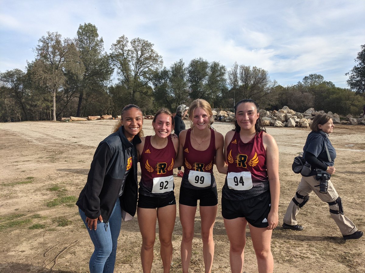 RedwoodsTrackXC's tweet image. Ladies race just completed. Waiting on the results. These three had amazing races! We are so proud of you ladies!! #GoWoods