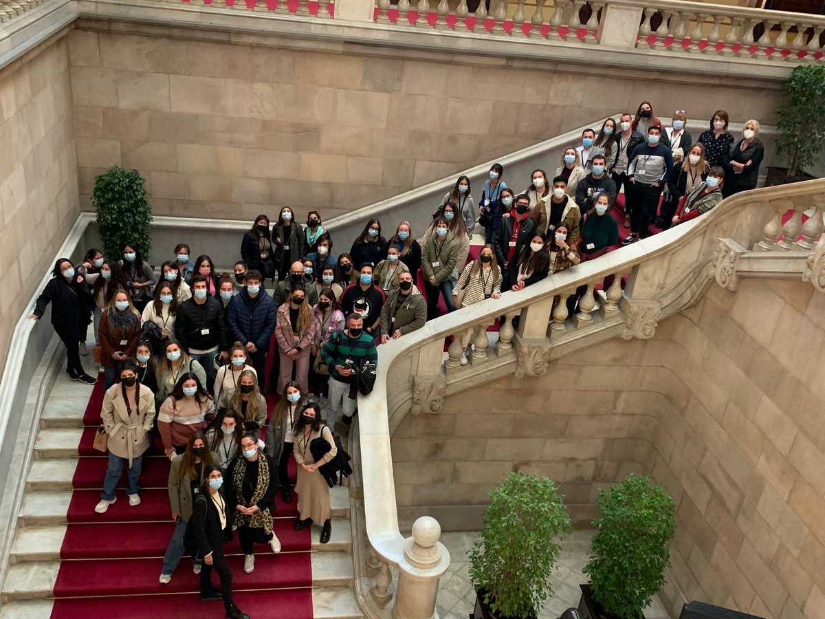 EUGenfermeria's tweet photo. Avui els estudiants de 4art de @EUGenfermeria han finalitzat les seves mencions en #salutdigital i #lideratgeinfermer visitant @BCNHealthHub i  @parlamentcat.
Gracies a @titonlailla  @fllordachs @BadrinasLuis   @MontseAntonin @txellsastre10 per a fer-ho possible
#orgullgimbernat https://t.co/9GRtcdYqcD