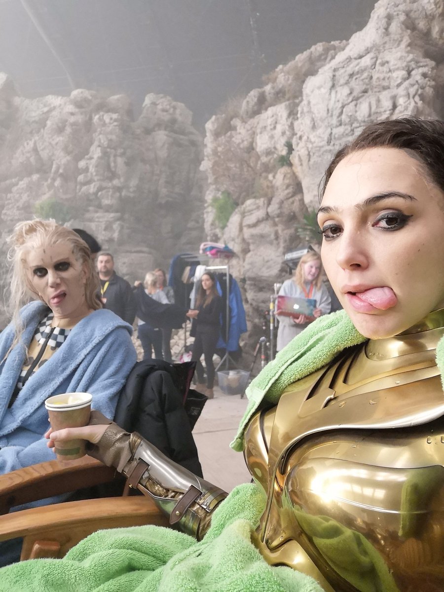 GalGadot's tweet photo. Just a couple of cool cats taking a break 😺
#WW84
#KristenWiig https://t.co/b95w8EIUYI