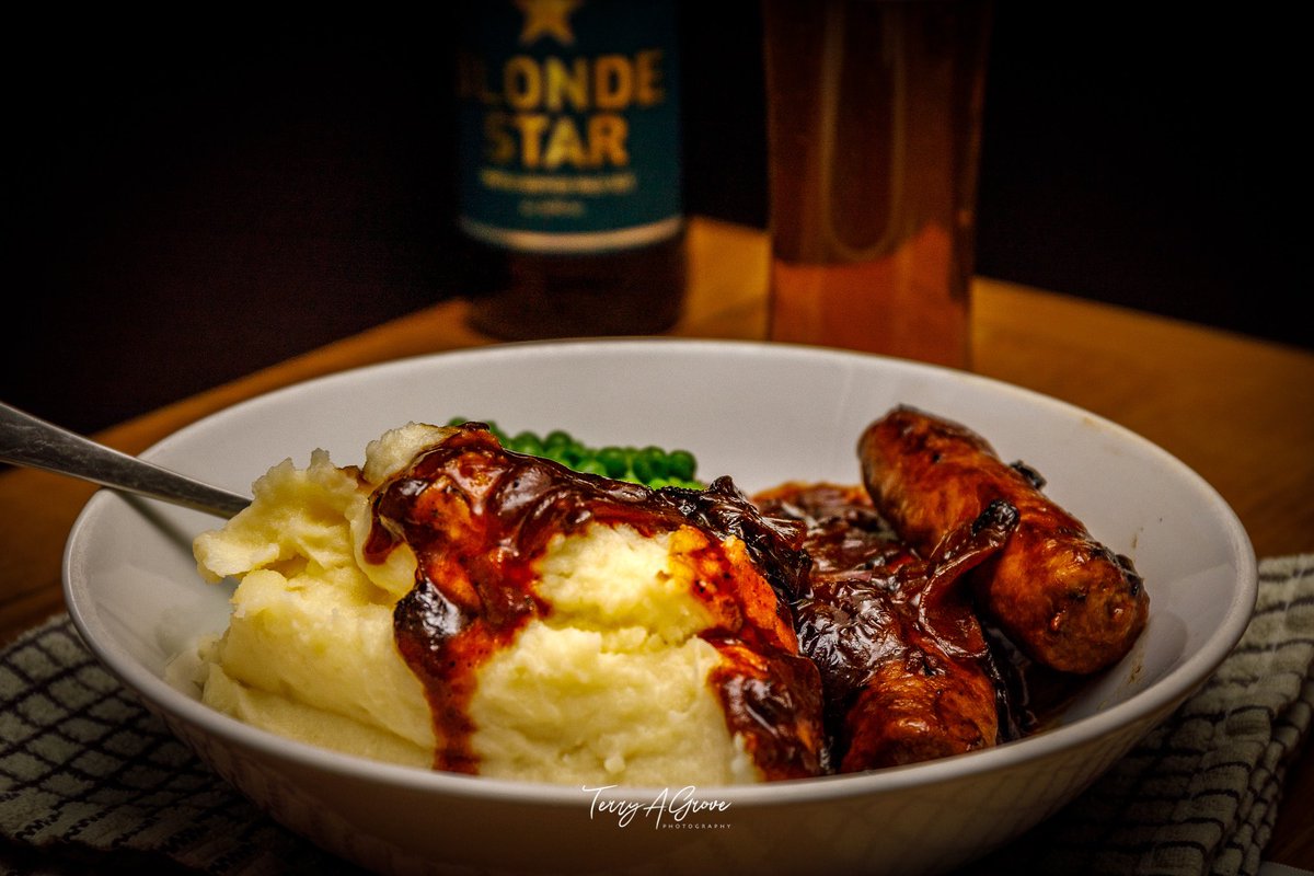 No1GhostDog's tweet photo. It’s Bonfire Night so it had to be bangers and mash! https://t.co/3u2BR4oBfN