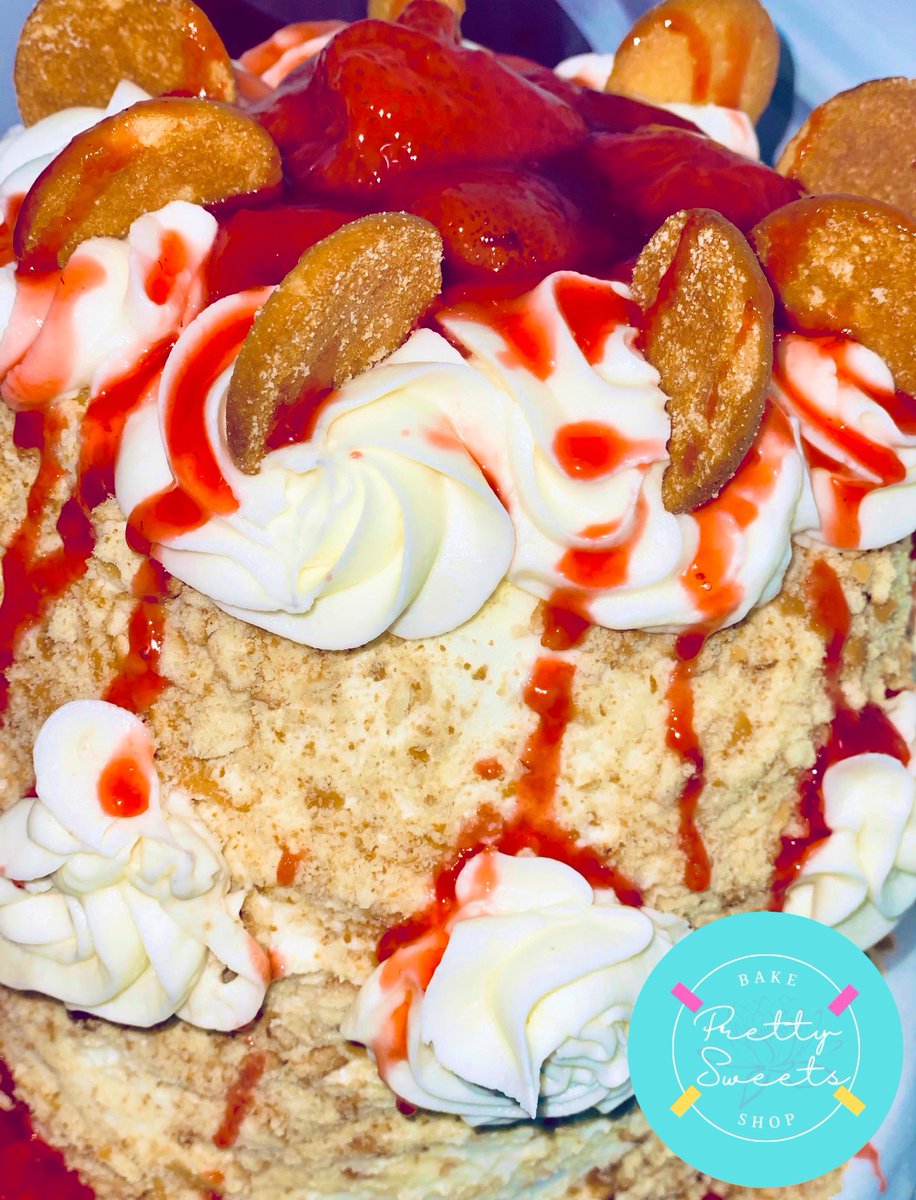 ItsPrettySweets's tweet photo. When we say we understand the assignment....well 🤤

📸: Strawberry Banana Pudding Cake

Orders being accepted online 👉🏼 https://t.co/dz10qrkVEx https://t.co/CVDSBxreic