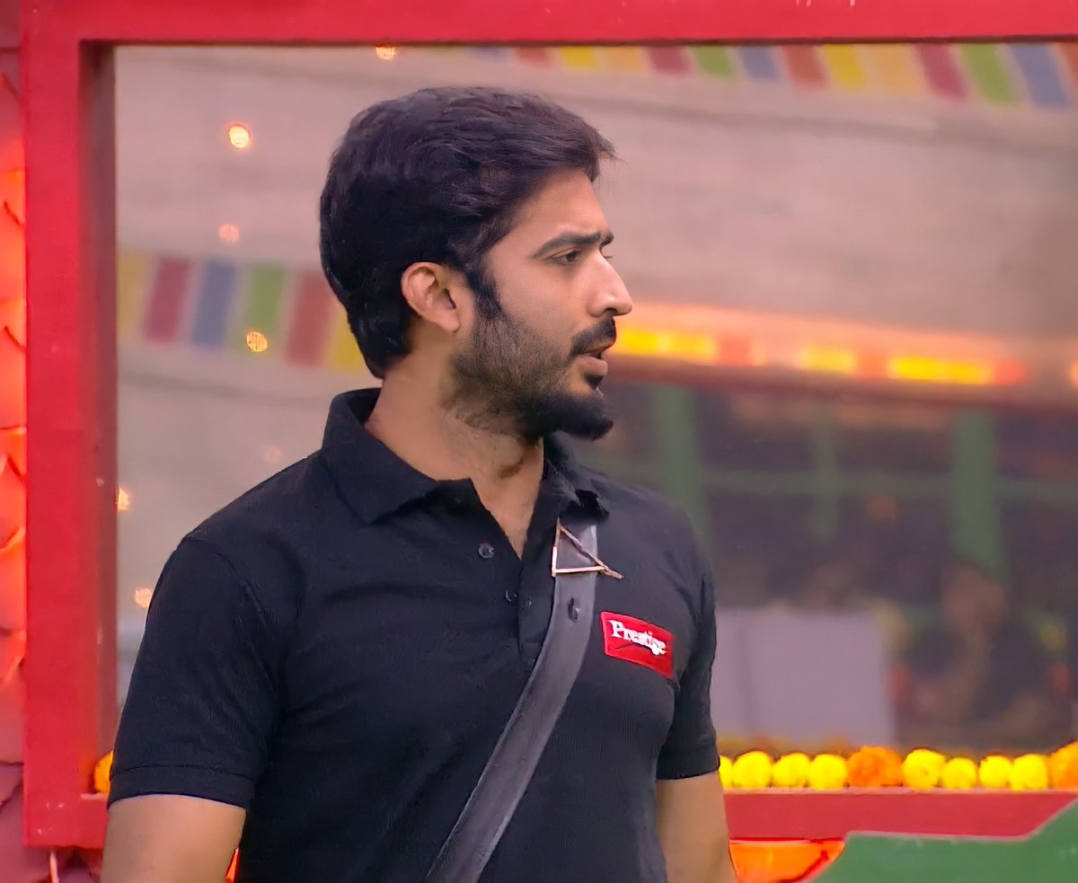 anchorravi_offl's tweet photo. Last one hour to go!
Let's vote &amp; support him for his best performance 💪

#VoteForAnchorRavi 

Please give 10 missed calls to 8886658219.
&amp;
Please install &amp; login to Disney + hotstar, search for Bigg Boss Telugu &amp; Cast your 10 votes daily for #RAVI.

#BiggBossTelugu5 #AnchorRavi https://t.co/2fmWEFkGLS