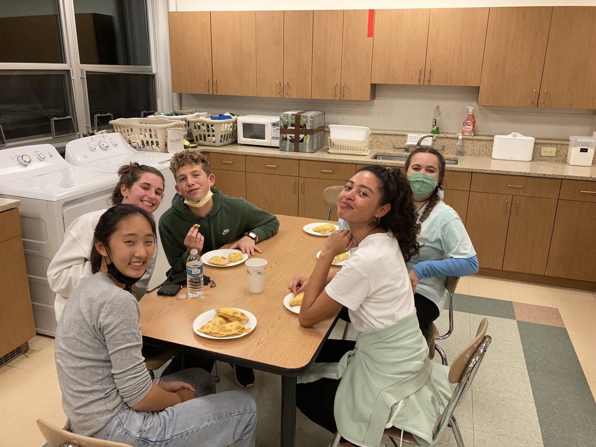 wcc_pv's tweet photo. Hey WCC🌏 Thanks for coming out to our first cooking meeting! Making empanadas and orejas with you guys was so fun🤩 Can't wait to see you again for our next unit! Adios😊 https://t.co/7iW5RMSgNS