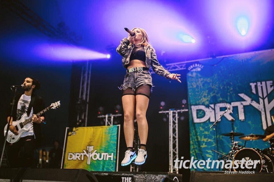 Going into the weekend like….

open.spotify.com/artist/3DNT41s…

💥 🔥 🎆