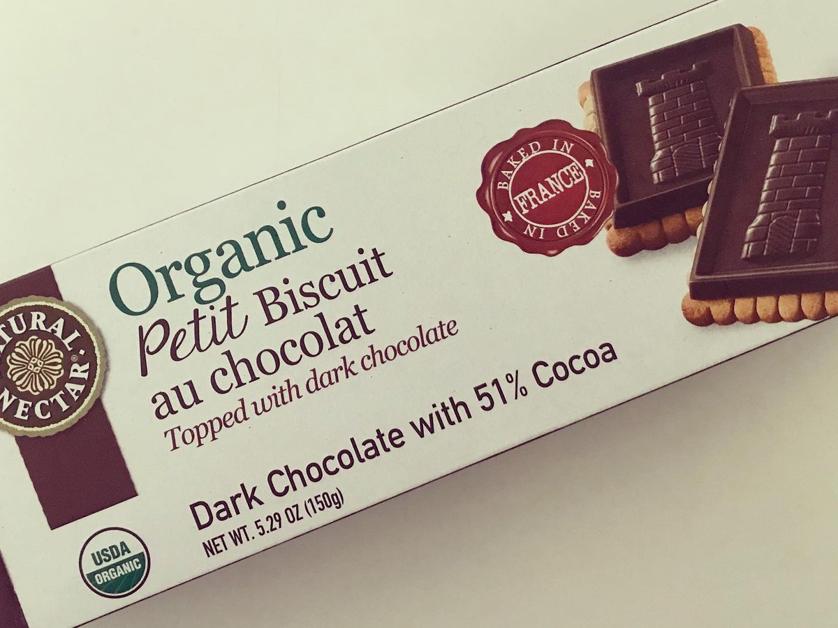 NaturalNectar1's tweet photo. Milk or Dark Chocolate 🍫 🤔??? You can find either or both at @WholeFoods nationwide! The first USDA Organic french cookie of its kind! 😋😋😋 #naturalnectar #frenchcookies #organic #chocolate #wholefoods https://t.co/zROVb520CI