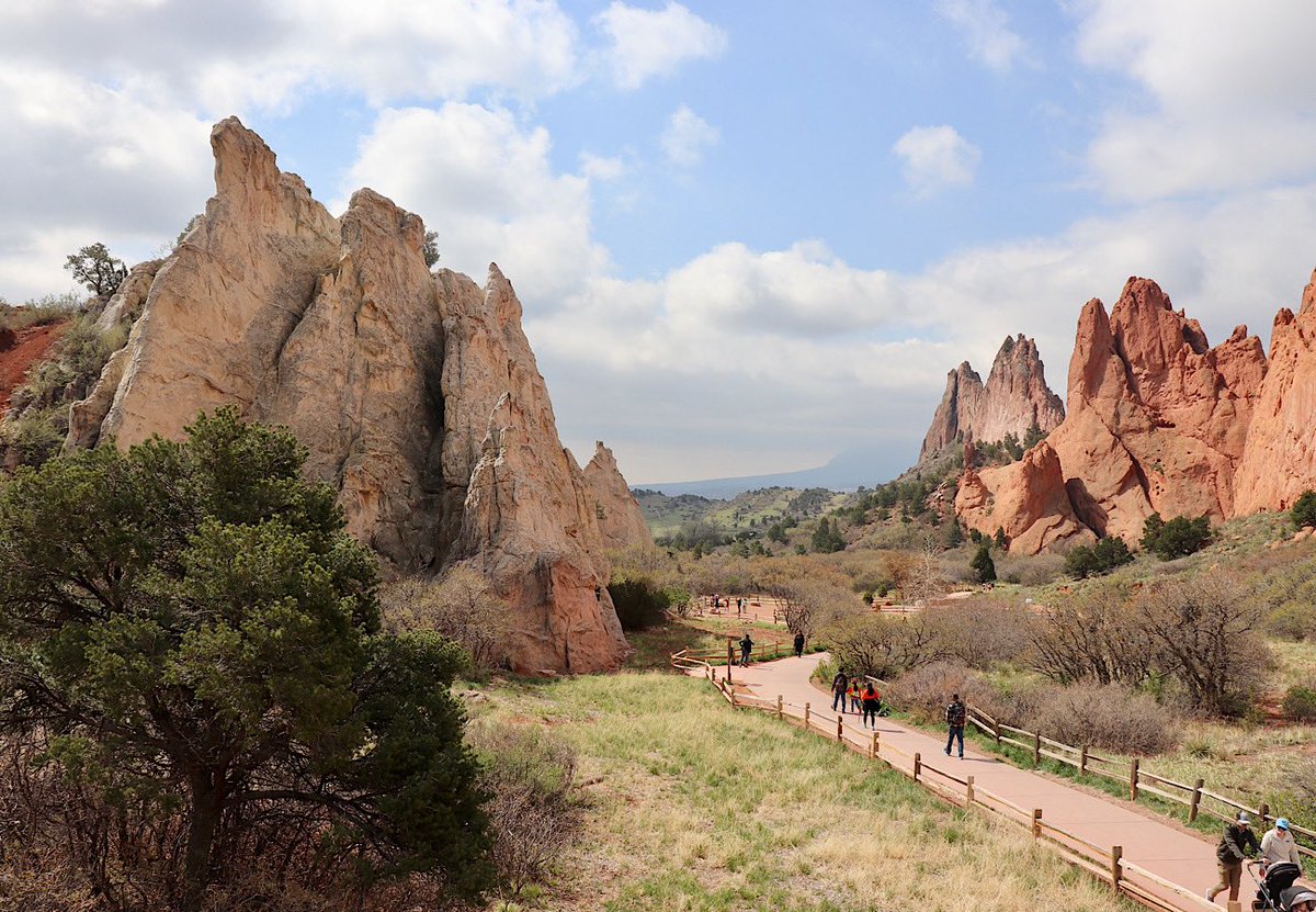 smtownplussize's tweet photo. Garden Of The Gods Park in Colorado Springs,Colorado is one of our all time favorites places to visit.
#colorado #roadtrips #scenicdrive #gardenofthegods #daytrips #familytravel #cosprings #pikespeak #visitcolorado #coloradohikes #discovercos #coloradosprings #smalltownplussize https://t.co/WoPNBtAbUl