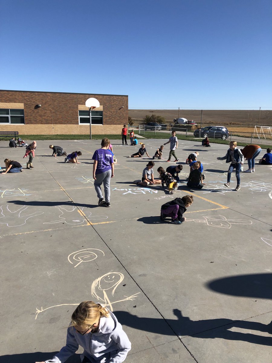 GellisGina's tweet photo. Sidewalk chalk with buddies! https://t.co/iINFuykwKQ