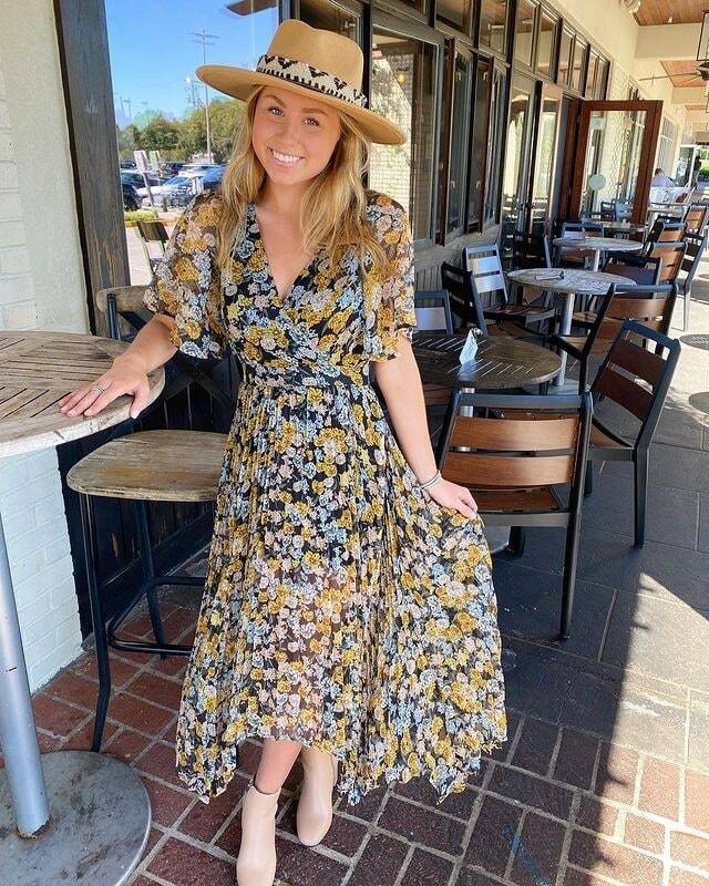 EnvyBtq's tweet photo. It's Friday!
.
.
.
Zareen Pleated Midi Dress
.
.
.
#newarrivals #cute #boho #styleinspo #fun #newdrop #friyay #fallfashion #yqg #visitwalkerville #bohochic #supportlocal #shoplocal #chic #fallstyles https://t.co/zvYa46sXAY https://t.co/peHRpluUWh