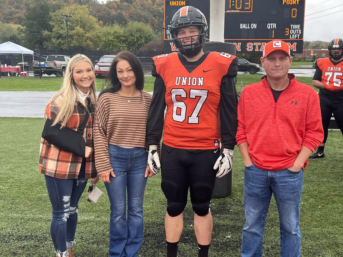 THMills's tweet photo. Senior Chandler Love @_love67 He’s a player not looking for the pats on his back as he passes. He knows the fellow that counts most is the man looking back in the mirror. Thanks for giving your all and for your dedication to being a Bulldog, through it all. https://t.co/xLM6Ej0bSt