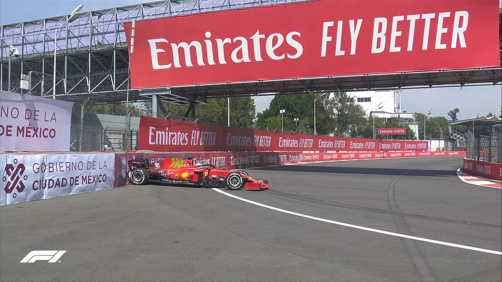 Charles Leclerc uderza w barierę podczas 1. treningu przed Grand Prix Meksyku