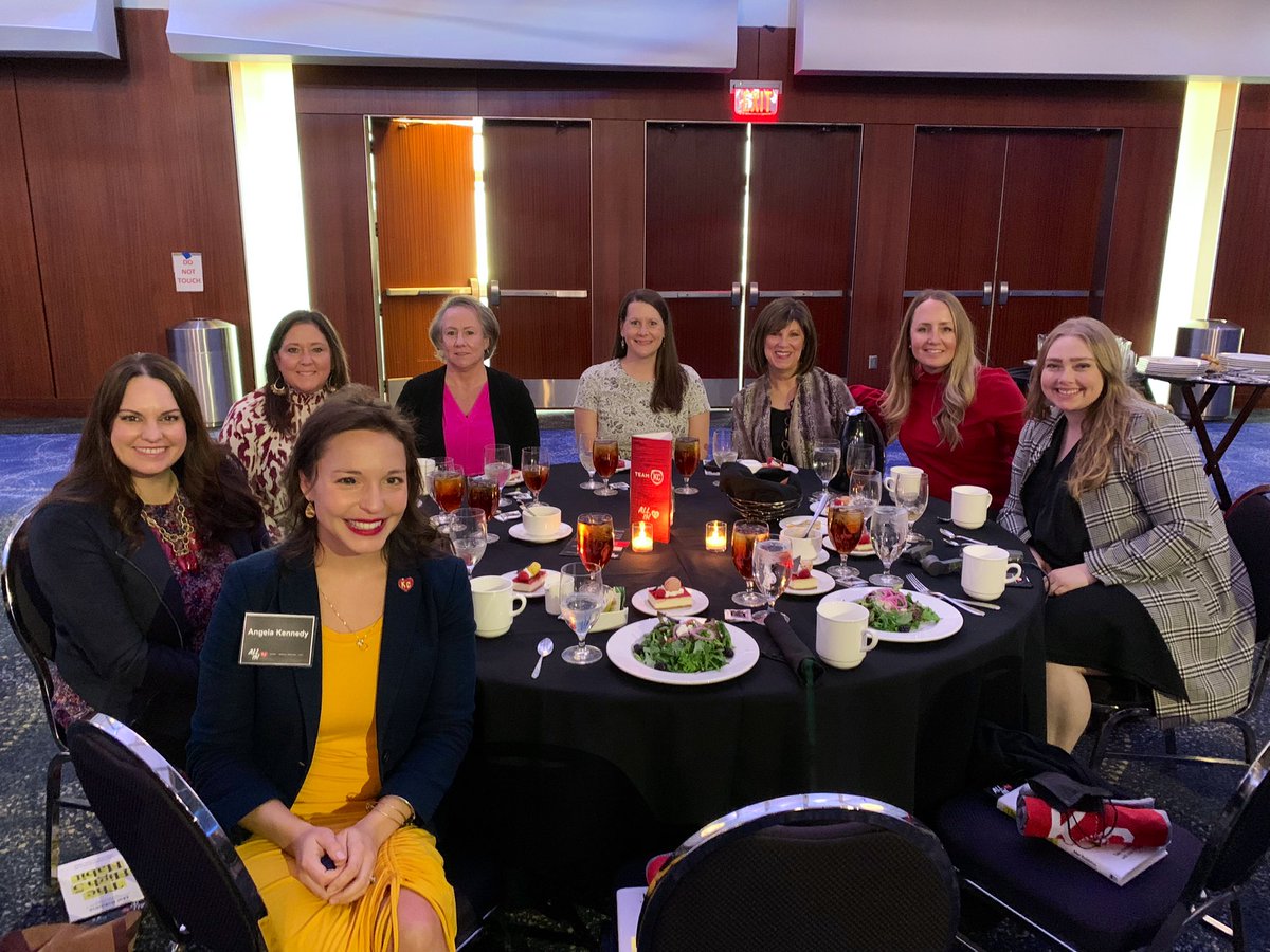 AO_Kennedy's tweet photo. Thanks to our friends from @BurnsMcDCareers, @tmobilecareers, @Hallmark &amp; @Aerotek (&amp; @KatieVanLuchene ☺️) for joining @TeamKansasCity today! These people are #ALLinforKC 🙌🏼 #TalentKC https://t.co/rZS5FowrZE