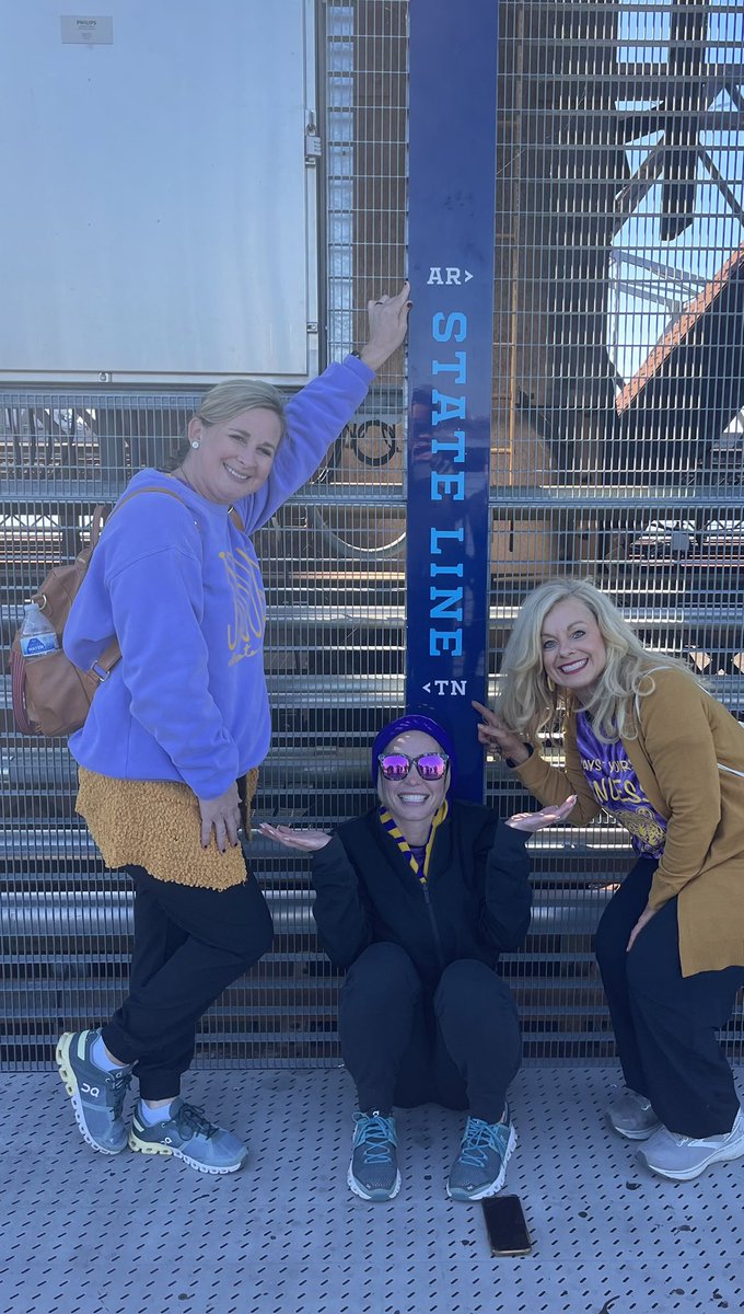 KHMcDaniel's tweet photo. How many of you have stood in 2 states at the same time today? 🙋🏼‍♀️🙋🏼‍♀️🙋🏼‍♀️@TweetDCS_DCMS @KHMcDaniel @dcmsspotlight21 @DCMSSpotlight @DCMS_Counselors https://t.co/b1MODAD3RA