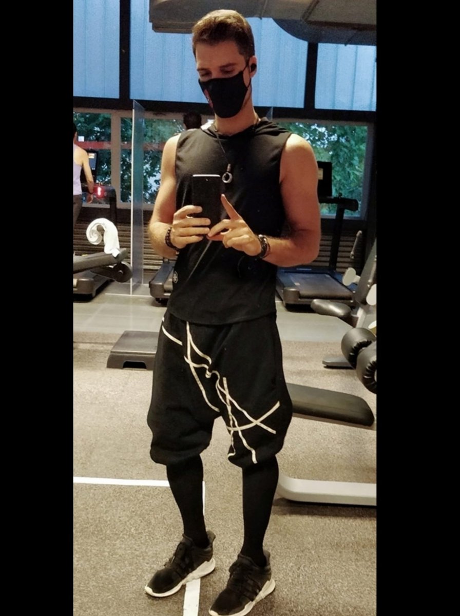 josep_moix's tweet photo. Después de una larga semana de salón y post-salón toca volver a la normalidad

A volver a la normalidad CON ROPA SHARD! @Lolweapon https://t.co/zJhCH6pzuh