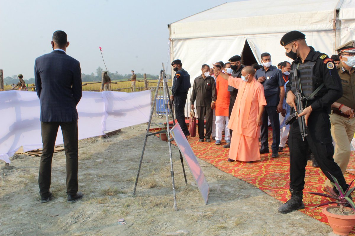 dmazamgarh's tweet photo. जनपद आजमगढ भ्रमण के दौरान आज माननीय मुख्यमंत्री योगी आदित्यनाथ जी यशपालपुर आजमबांध क्षेत्र मे प्रदेश सरकार द्वारा प्रस्तावित राज्य विश्वविद्यालय के शिलान्यास कार्यक्रम की तैयारियों की समीक्षा करते हुए कहा कि राज्य सरकार की तरफ से विश्वविद्यालय की कार्ययोजना तैयार की गई।
@UPGovt https://t.co/MYcVGYLPfC