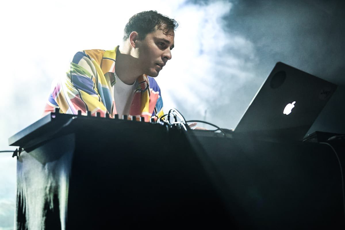ZorluPSM's tweet photo. Elektronik müzik kompozisyonlarını etnik tınılarla birleştirdiği electronica/downtempo tarzında bir canlı performans sergileyen Cihangir Aslan, Coca Cola Sahnesi’ndeydi! #DünyanDeğişsin #mixfestival #mixfest2021 #gercekmucize #cihangiraslan @cocacola_tr https://t.co/EUCO938bbn