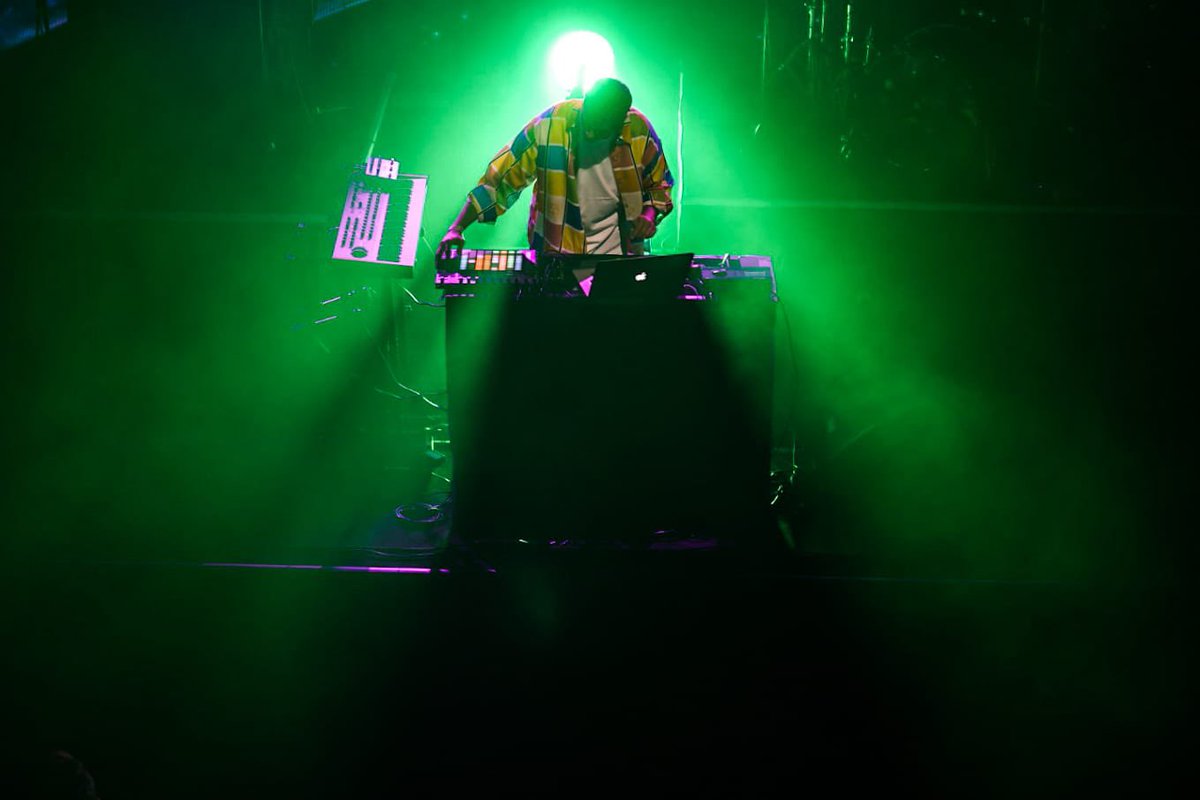 ZorluPSM's tweet photo. Elektronik müzik kompozisyonlarını etnik tınılarla birleştirdiği electronica/downtempo tarzında bir canlı performans sergileyen Cihangir Aslan, Coca Cola Sahnesi’ndeydi! #DünyanDeğişsin #mixfestival #mixfest2021 #gercekmucize #cihangiraslan @cocacola_tr https://t.co/EUCO938bbn