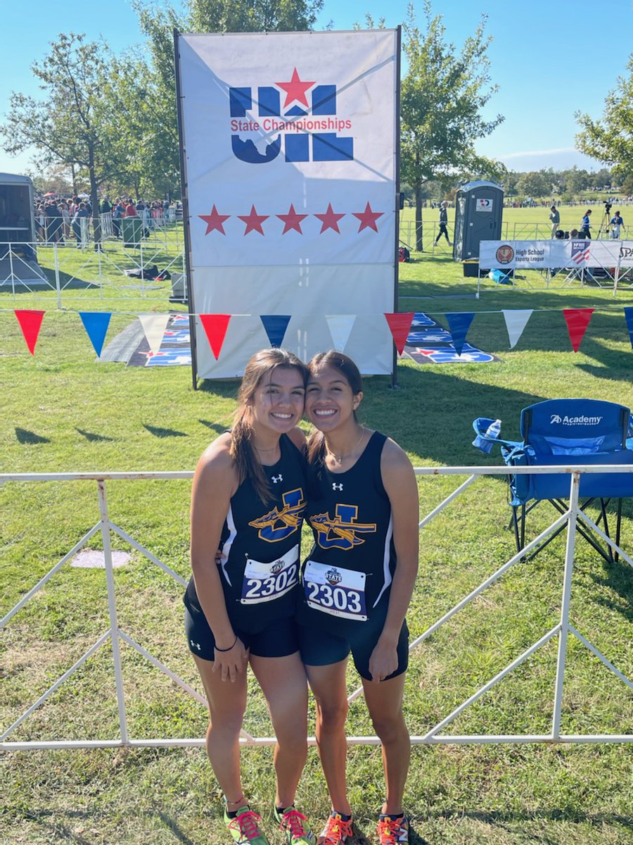 AthleticsJisd's tweet photo. Taylor finished 19th with a time of 19:07; Emily finished 34th with a time of 19:12 - out of 152 runners.
#goodjobladies https://t.co/zK7mtlYCQV