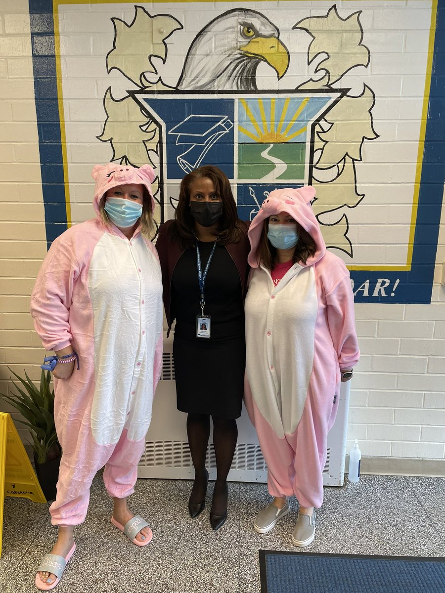 PWCSNews's tweet photo. It was Book Character Day when Superintendent @LDMcDade stopped in to say “Hello” @SinclairEagles https://t.co/Y9NrTRor2b