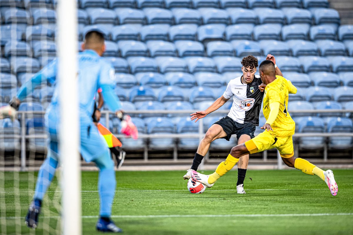 SCFarense_'s tweet photo. Liga Revelação Sub 23 // Resultado ao Intervalo 🦁
SC Farense 0 x 0 Portimonense
📸 @jessicasantanaphoto
#SCFPSC #SCFarense #SóOsDurosVencem #ComOsOlhosPostosNoFuturo #LigaRevelação https://t.co/lxNizQPOxg