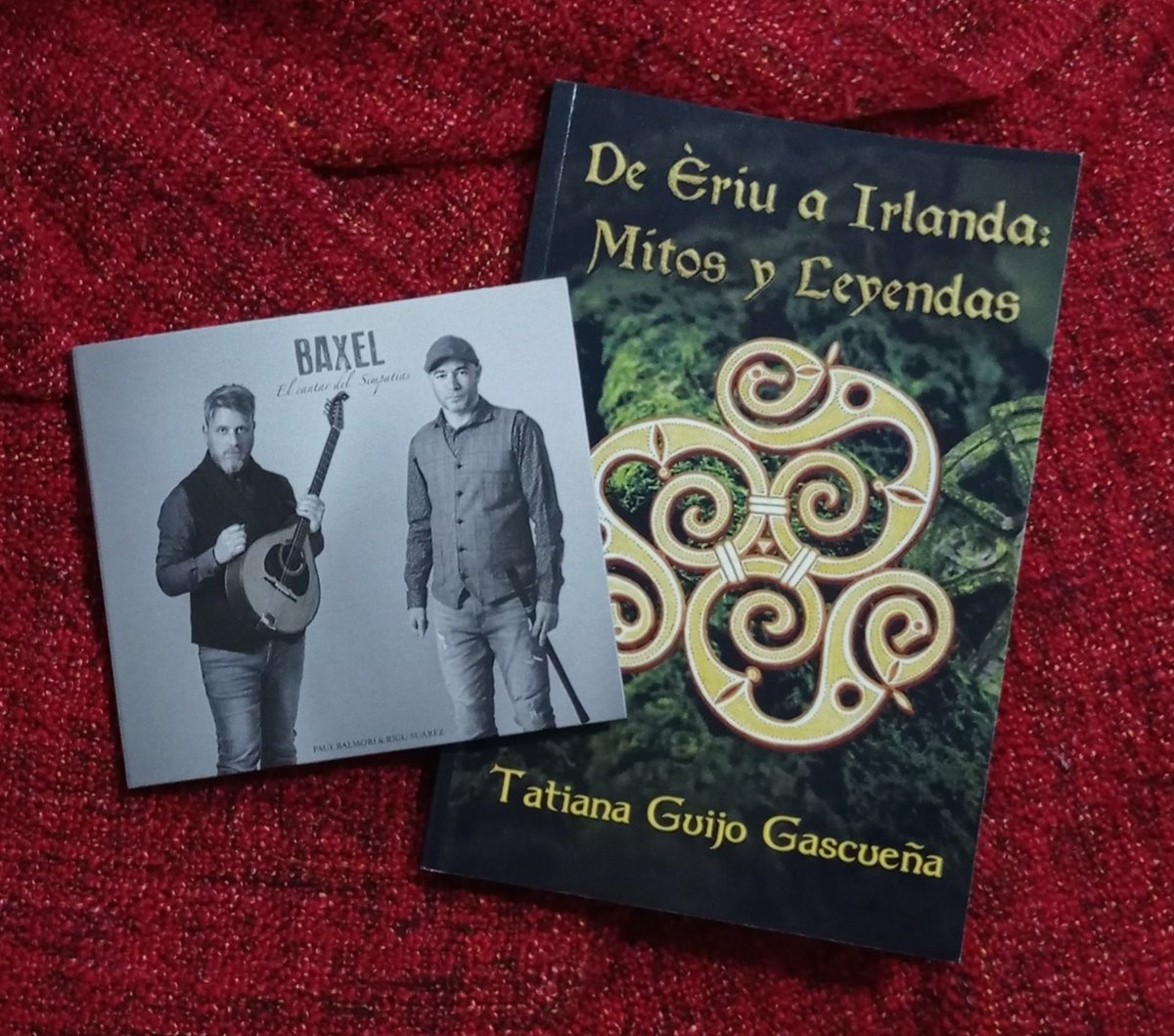 MyrkvidrB's tweet photo. Hoy, en el buzón, me esperaban dos joyas. #Baxel el debut como dúo de dos viejos conocidos de folk astur, Paul y Rigu; y el debut editorial de @MitologiaCelta, una introducción pormenorizada a las leyendas gaélicas que no os debéis perder si os gusta Irlanda, gracias Tati 😉 https://t.co/LHC0y64jsx