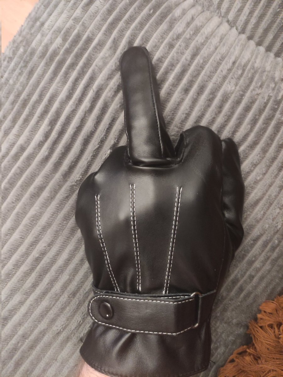 UKcashmaster's tweet photo. And where are my leather fans? https://t.co/WtEyTzMSxf