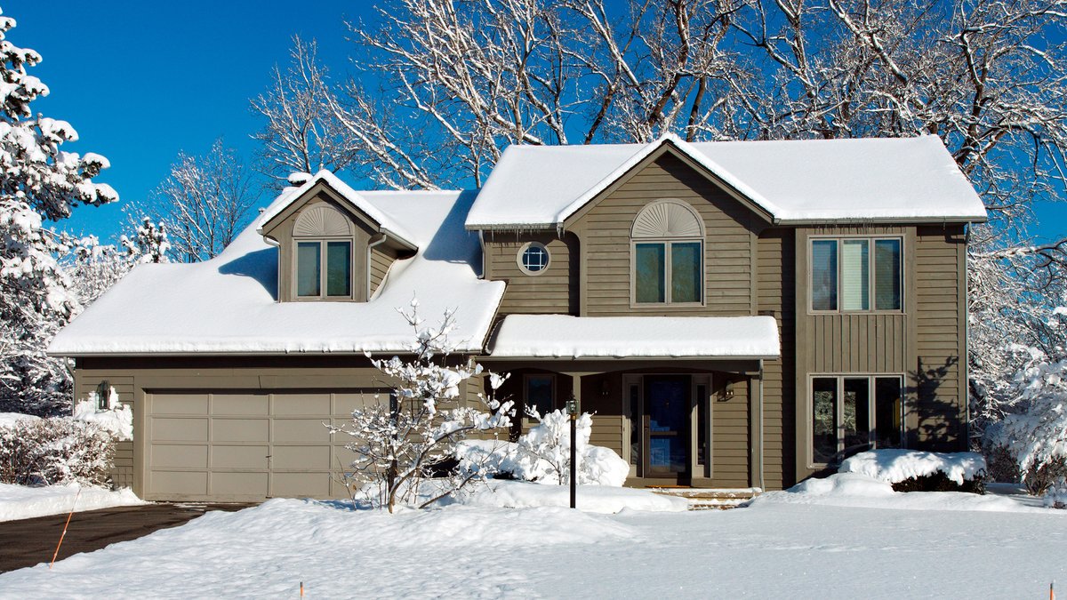 Looking to buy a home this winter?
Winter is a great time to check out the state of a potential property – Does snow make it less accessible? 
Are the windows sealed correctly? 
Does heat distribute evenly throughout the h... realtor.ca/blog/what-to-l…