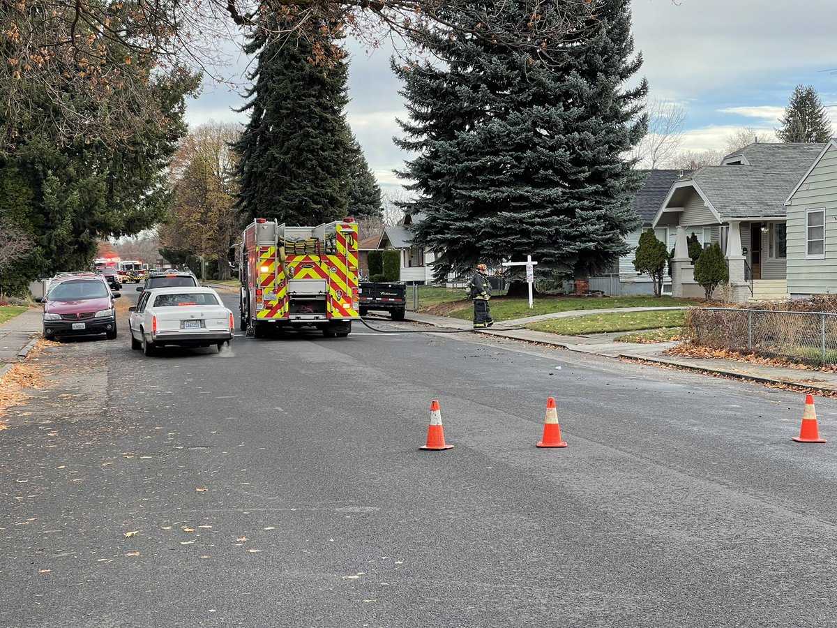 KREMJeff's tweet photo. Fifth Street is closed at Myrtle. Exterior natural gas leak has been detected. Avista is on their way to seal it. https://t.co/V4kXFww7dA