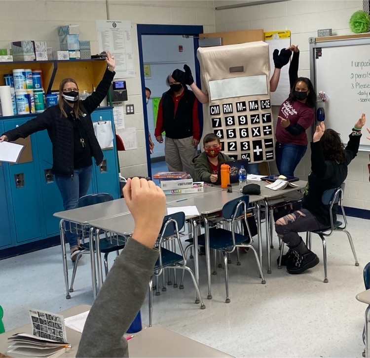 FCSWV's tweet image. Goldie the Calculator giving the top math award to Ms Harris’ class on November 5, 2021 at New River Intermediate #math4lifewv #FayetteBridgeToSuccess