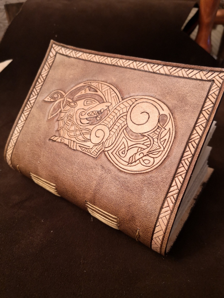 Skenterly's tweet photo. Think this might be my favourite journal I've ever made!
I'd love to make another! π
#leather #cornish #cornishmaker #cornwall #cornishvalkyrie #viking #vikings #norse #reenactment #larp #cosplay https://t.co/KSxTDEnrPy