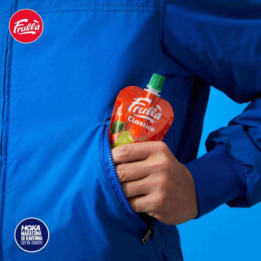 MaratonaRavenna's tweet image. FRULLÀ, PARTNER DI HOKA MARATONA DI RAVENNA CITTÀ D’ARTE

La tua dose di ricarica naturale, anche mentre fai sport! 

Il formato doypack, direttamente da sorseggiare e con il tappo richiudibile, è perfetto per un consumo in movimento! 

#frulla