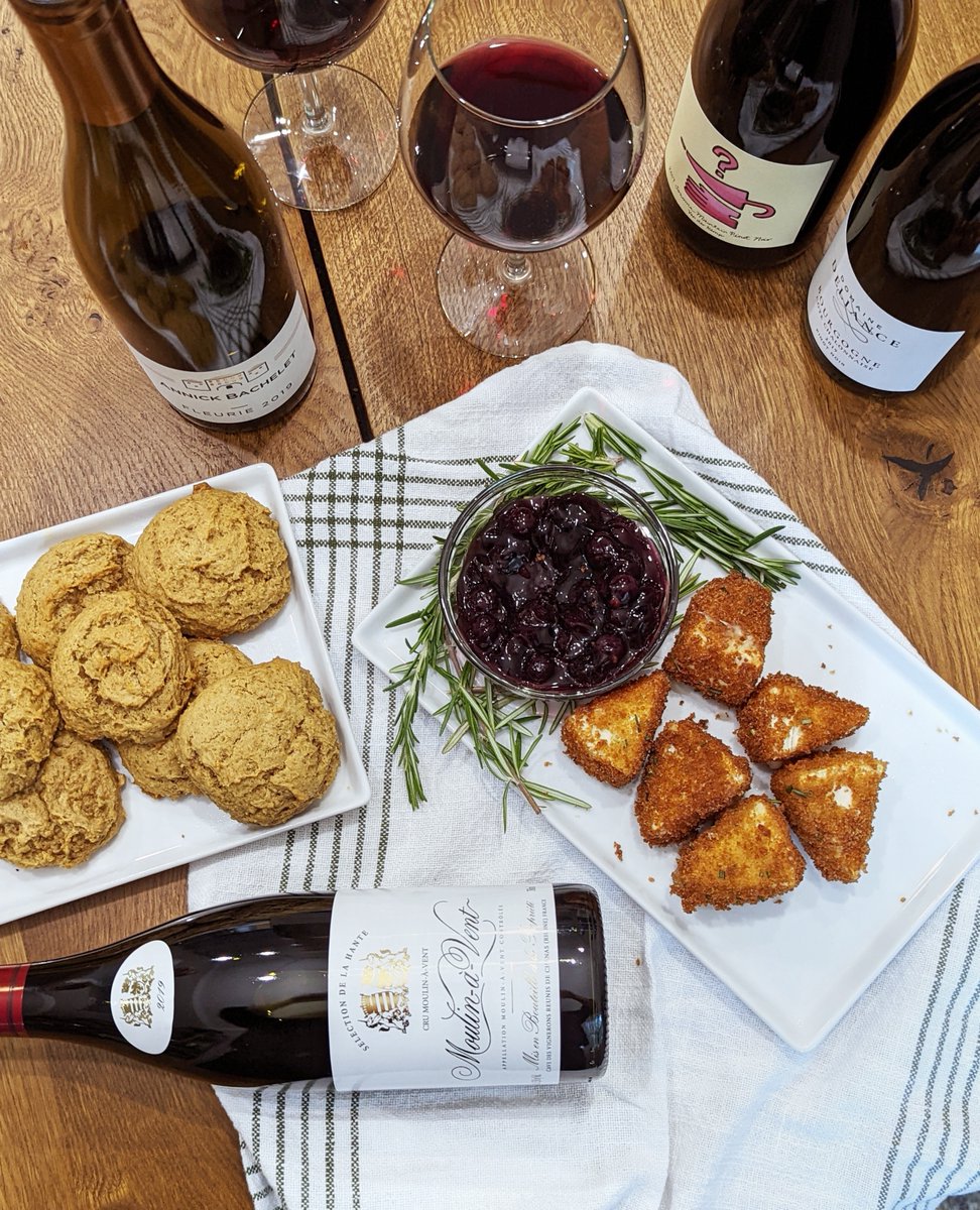 Weekly_Tasting's tweet photo. Gamay and Pinot Noir make a great pairing with sweeter dishes with earthy elements, which makes them perfect for fall! While we’re saving pie for Thanksgiving, these pumpkin cookies and crispy brie bites make a fantastic treat: https://t.co/rbkfJhsSGJ

#wine #wtso #weeklytasting https://t.co/KRiHLpzgMY