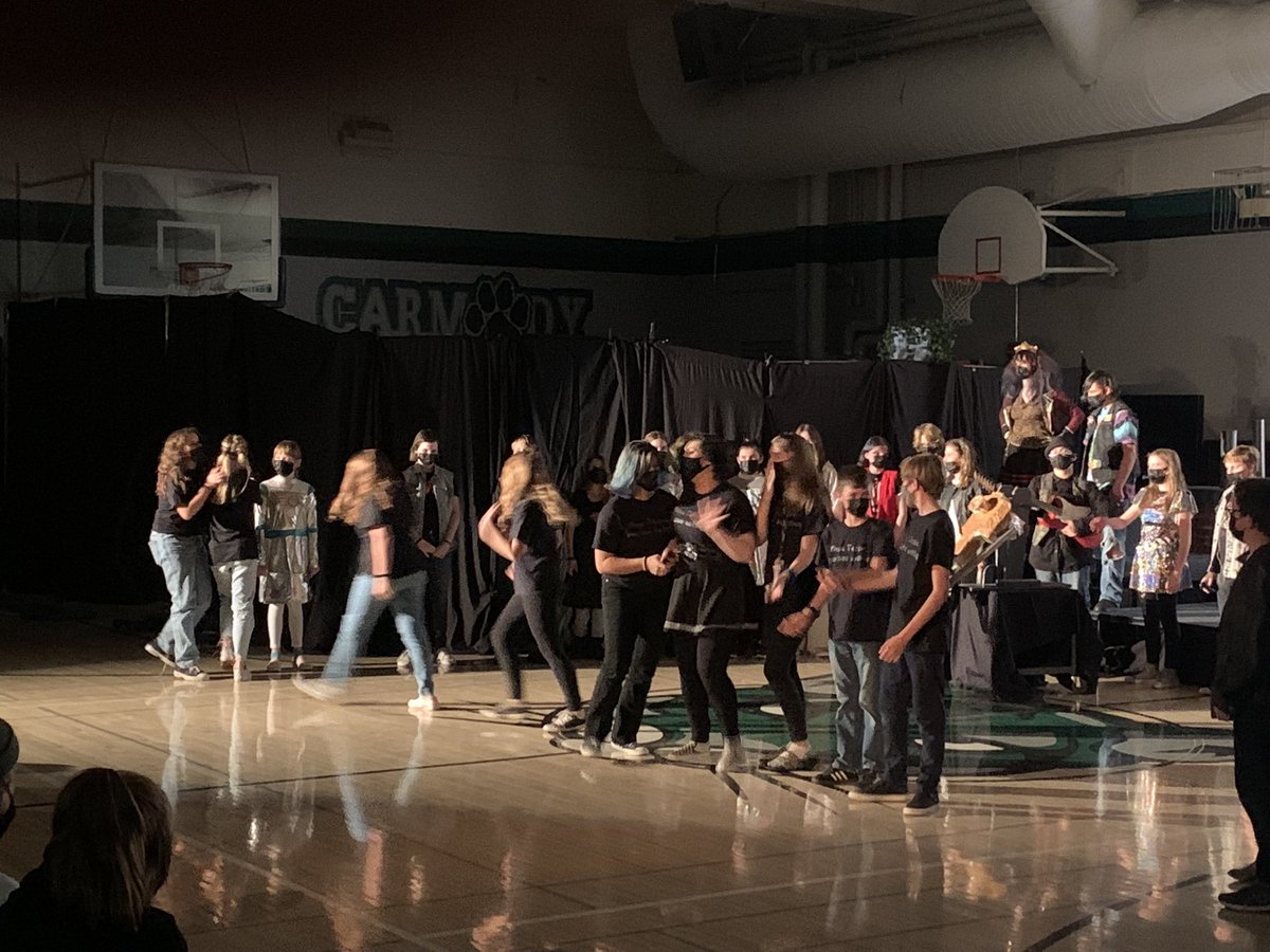 CarmodyMiddle's tweet photo. **Fixed Typo**

It’s great having live performances again. Huge shoutout to The Carmody Middle School theatre group performing “We Will Rock You”last night. #teamjeffco #jeffcobettertogether https://t.co/MfvJN0infn