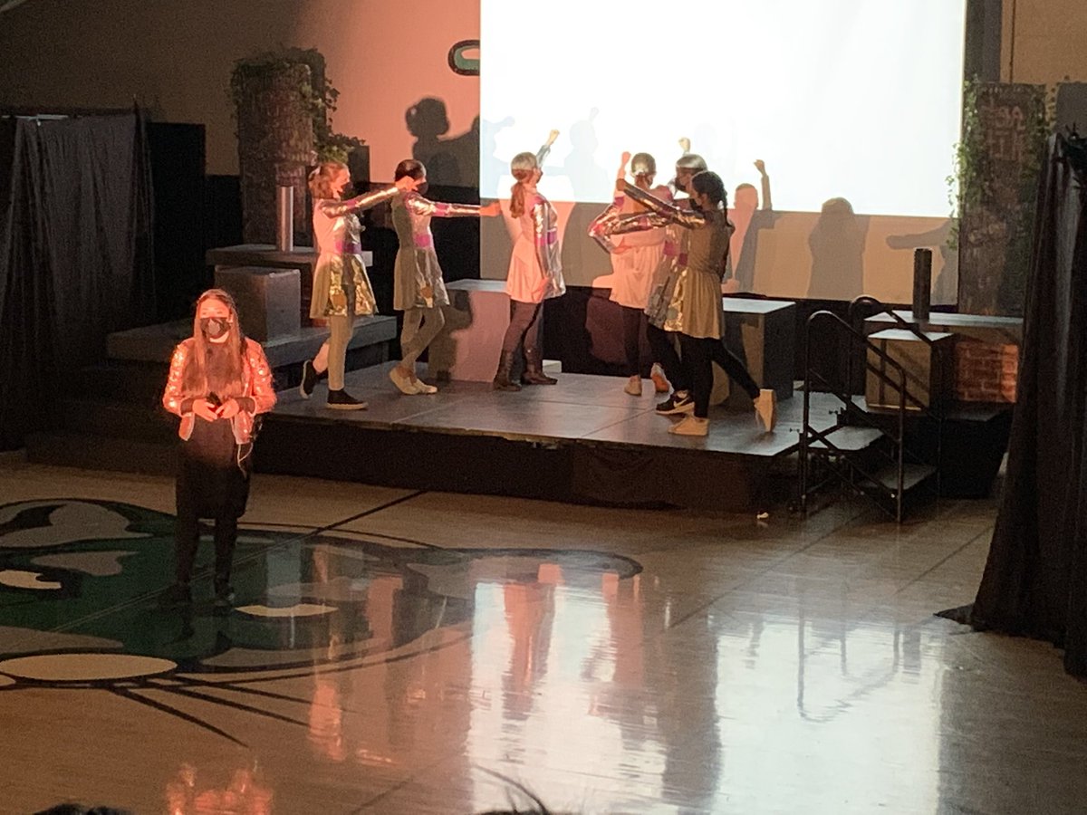 CarmodyMiddle's tweet photo. **Fixed Typo**

It’s great having live performances again. Huge shoutout to The Carmody Middle School theatre group performing “We Will Rock You”last night. #teamjeffco #jeffcobettertogether https://t.co/MfvJN0infn