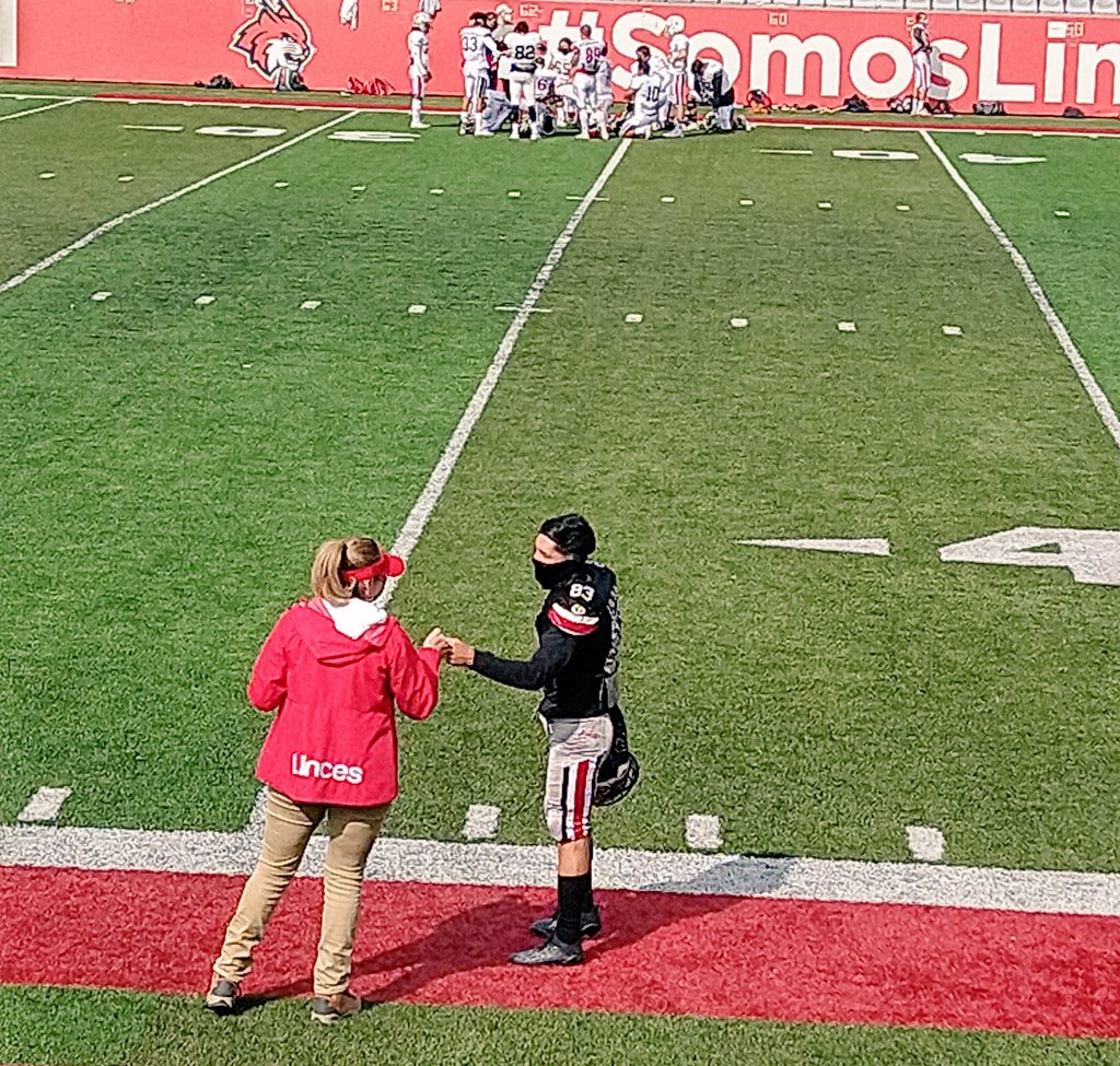 karlitadel34's tweet photo. Gracias por todo el apoyo a la Mtra. Lidia María de la Paz Pérez, es un orgullo saber que hay mujeres como ella, siempre en pro del 🏈🏈. #LincesPride @LincesMex https://t.co/OQW6en6P8S