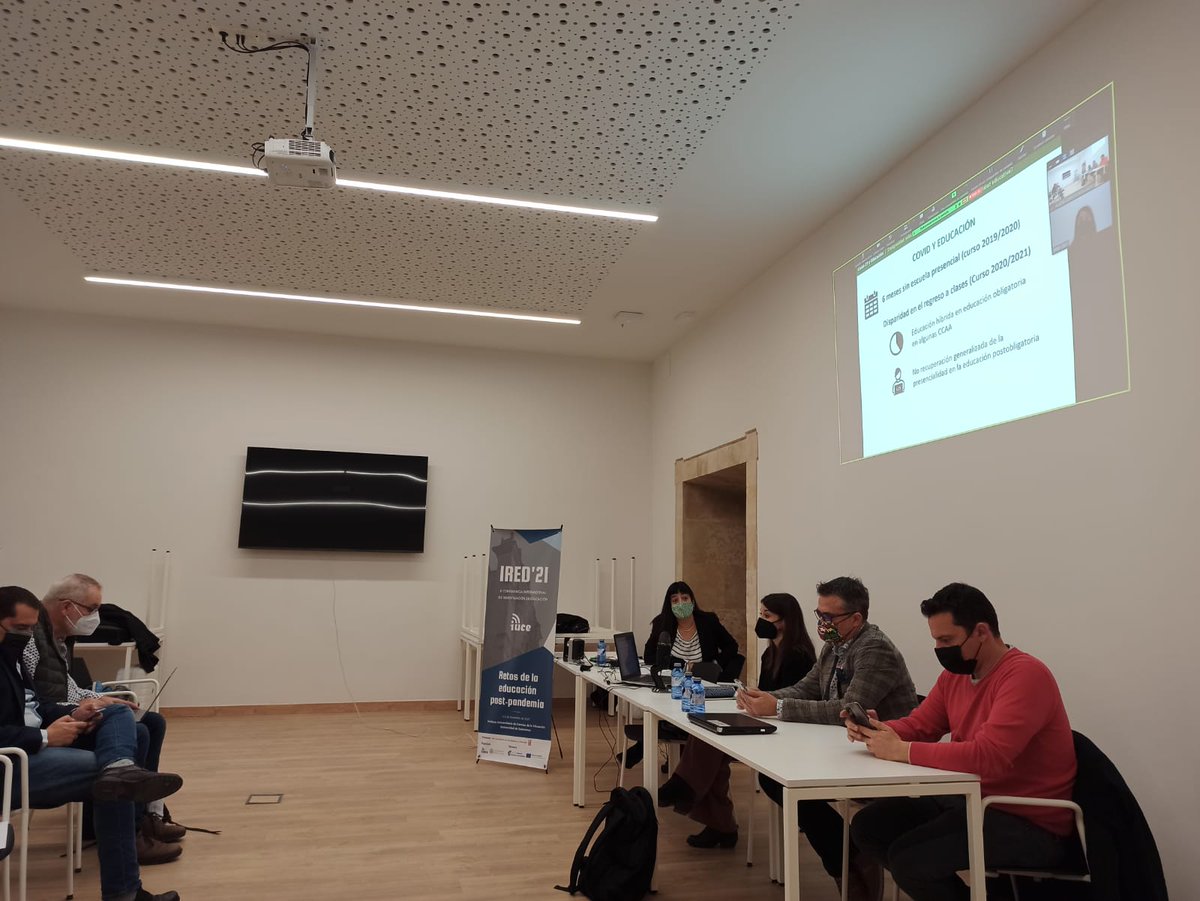 LiberiUdg's tweet photo. Avui la @CarmeMonts ha estat a Salamanca al Congrés Internacional d'investigació en Educació en una taula sobre la influència de la Pandèmia en l'educació #IRED2021 @IUCE_USAL @Red_IIE https://t.co/BvDolqlOig