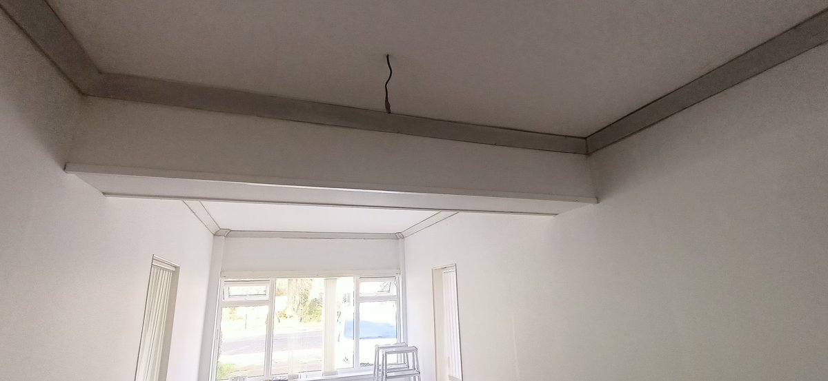 brooksdecor71's tweet image. Not posted much recently due to a few personal issues I've been dealing with.
Anyway here's a room I've been working on in-between jobs that was completed today.
Coving Fitted
Walls/Ceilings prepared and lined with @Wallrocklining then painted with @JohnstonesTrade @Tikkurila_UK