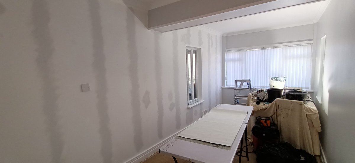 brooksdecor71's tweet image. Not posted much recently due to a few personal issues I've been dealing with.
Anyway here's a room I've been working on in-between jobs that was completed today.
Coving Fitted
Walls/Ceilings prepared and lined with @Wallrocklining then painted with @JohnstonesTrade @Tikkurila_UK