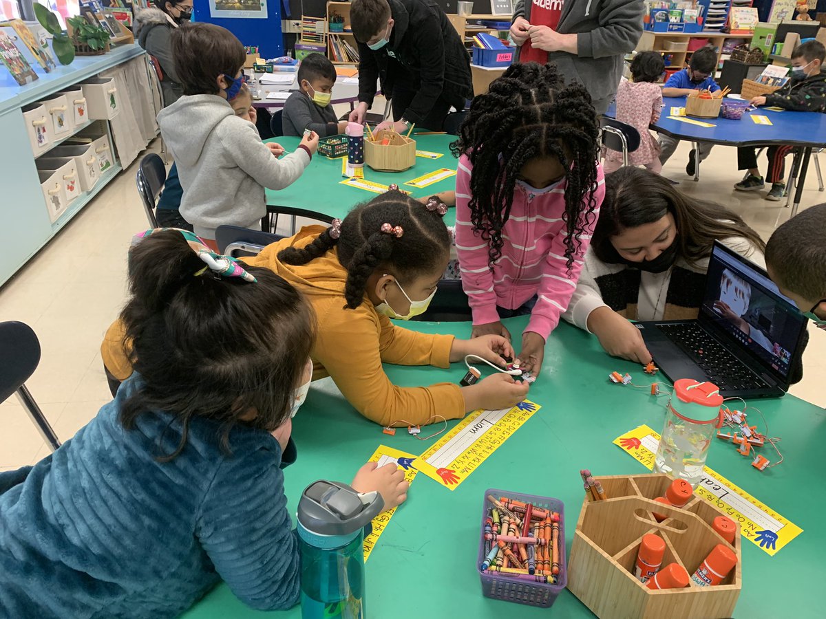 ViolaAchieves's tweet photo. 🎉🐾Thank you @PTA for bringing @LittleIvySTEAM to Viola today! This was our first kindergarten experience @vrodriguezABC &amp; a memorable one! Our virtual friends were able to join too! @SuffernCSD @LisaWeberASI https://t.co/FvQ3RbIpdV