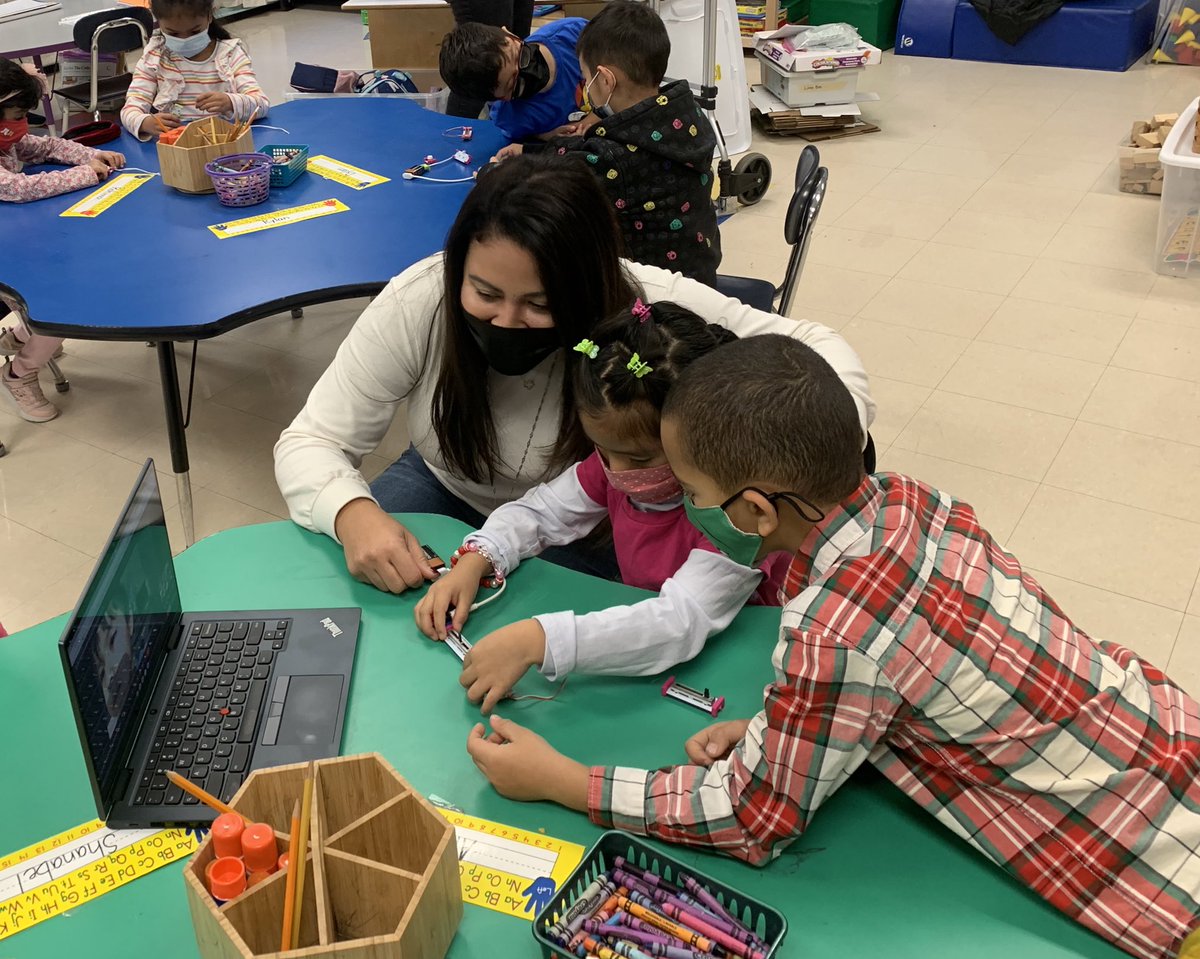 ViolaAchieves's tweet photo. 🎉🐾Thank you @PTA for bringing @LittleIvySTEAM to Viola today! This was our first kindergarten experience @vrodriguezABC &amp; a memorable one! Our virtual friends were able to join too! @SuffernCSD @LisaWeberASI https://t.co/FvQ3RbIpdV