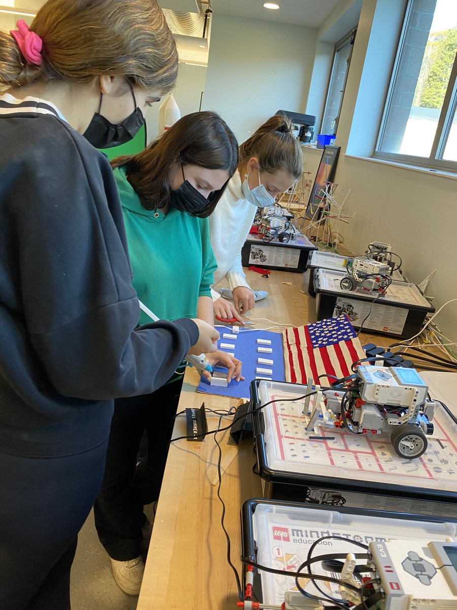 MsLifschultz's tweet photo. Steam center was buzzing with collaboration as 8th graders constructed their Civil Rights Memorial projects. Can’t wait to see how they turn out! #wer7b. Thanks to @EganSSclass and @thriceblessed and @MalloryChinn and @JennyGieras and @MelissaIamonico. It takes a team! https://t.co/xQ5TDinpdN