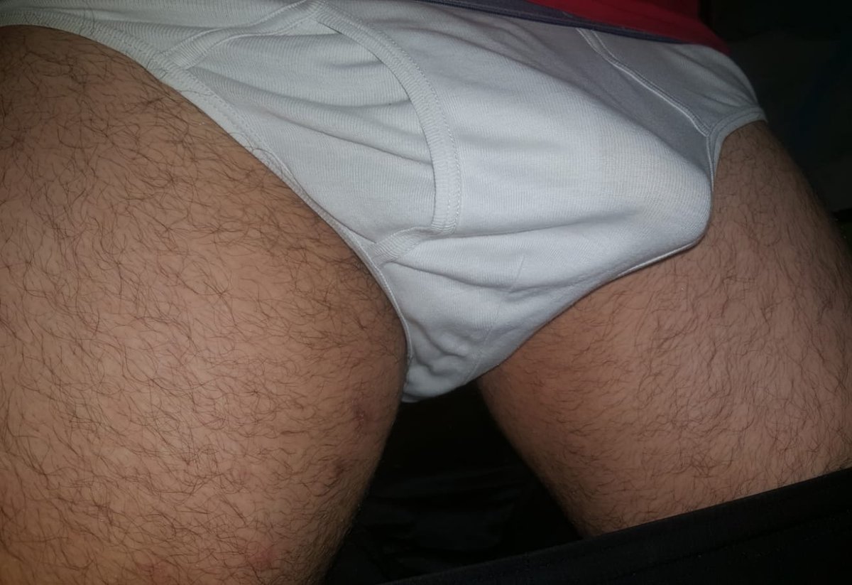 Avidylis's tweet photo. La traigo medio parada banda, a lo mejor si huelo sus calzones se me para más recio. #gay #underwear #trusas #calzones #fetiche #bulge #viernes 😏 https://t.co/S5xNlvVirA