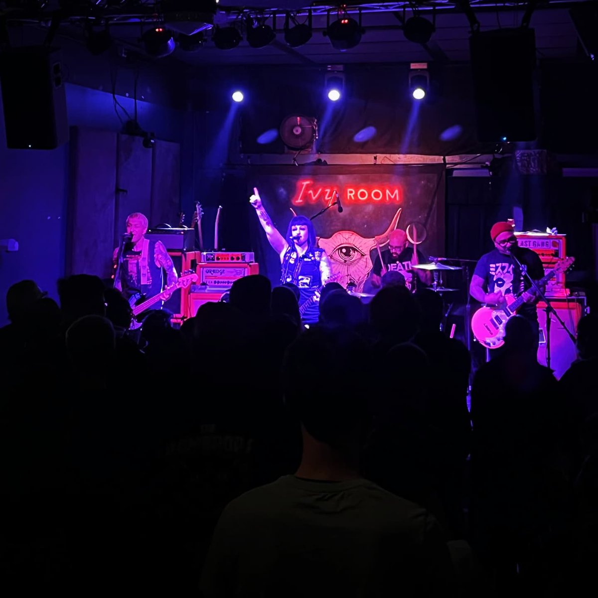 thelastgangband's tweet photo. Thank you @ivyroom !! That was rad! Up next up, we're in Ventura at @gigiscocktails !
✌🏽🖤
Tickets available here ⬇️⬇️⬇️⬇️
https://t.co/vD3D6I2JmA
#TheLastGang #fatwreckchords #fatwreck #NoiseNoiseNoise #TeenageBottleRocket #tightwire #SickSesh https://t.co/5YLltNEgyO