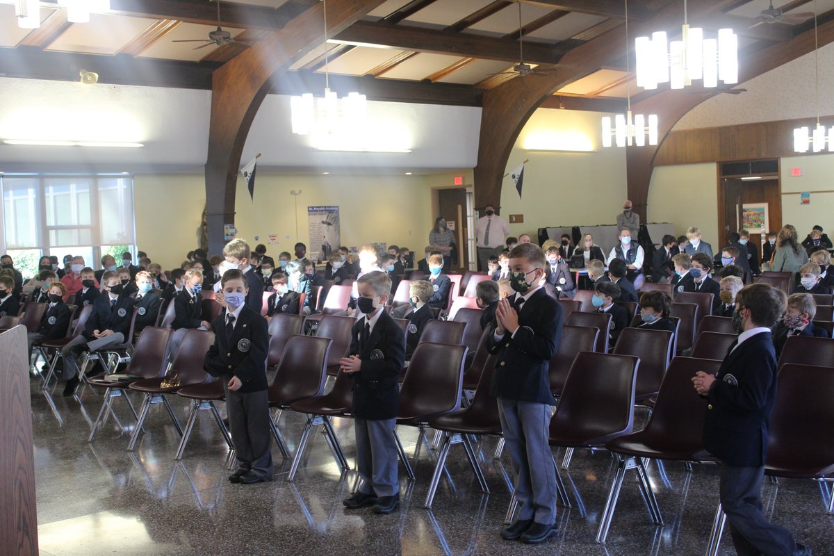StAloysiusAcad's tweet photo. Today at Mass, our second grade helped us celebrate the Feasts of All Saints and All Souls. During the month of November, we honor and remember in prayer the lives of all the faithful departed. #allsaintsday #allsoulsday #faithfuldeparted #FirstFridayMass π https://t.co/IdRFRK6vTE