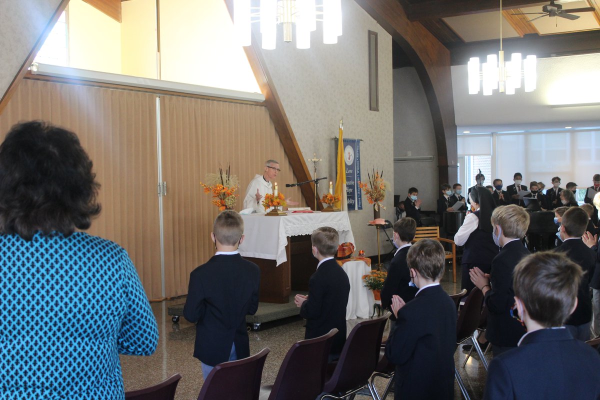 StAloysiusAcad's tweet photo. Today at Mass, our second grade helped us celebrate the Feasts of All Saints and All Souls. During the month of November, we honor and remember in prayer the lives of all the faithful departed. #allsaintsday #allsoulsday #faithfuldeparted #FirstFridayMass π https://t.co/IdRFRK6vTE