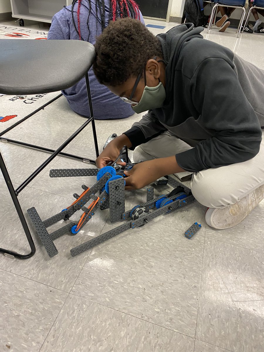 stem_jfk's tweet photo. Troubleshooting and Engineering at its best. @stem_jfk @MDCPSSTEAM @CostaDevito @E_Claude7 @jfkffa @1pamtaylor https://t.co/HvJKsFSo6z
