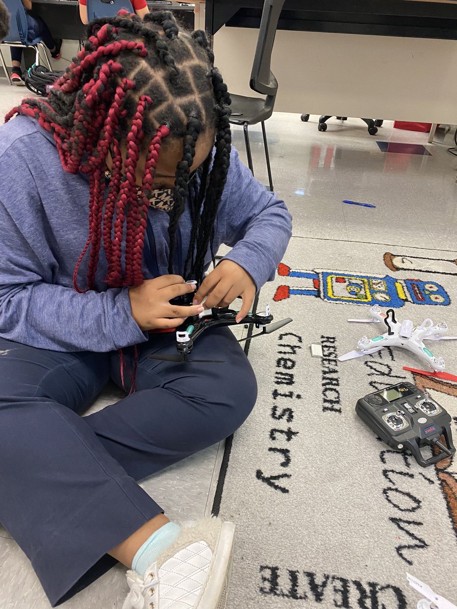 stem_jfk's tweet photo. Troubleshooting and Engineering at its best. @stem_jfk @MDCPSSTEAM @CostaDevito @E_Claude7 @jfkffa @1pamtaylor https://t.co/HvJKsFSo6z
