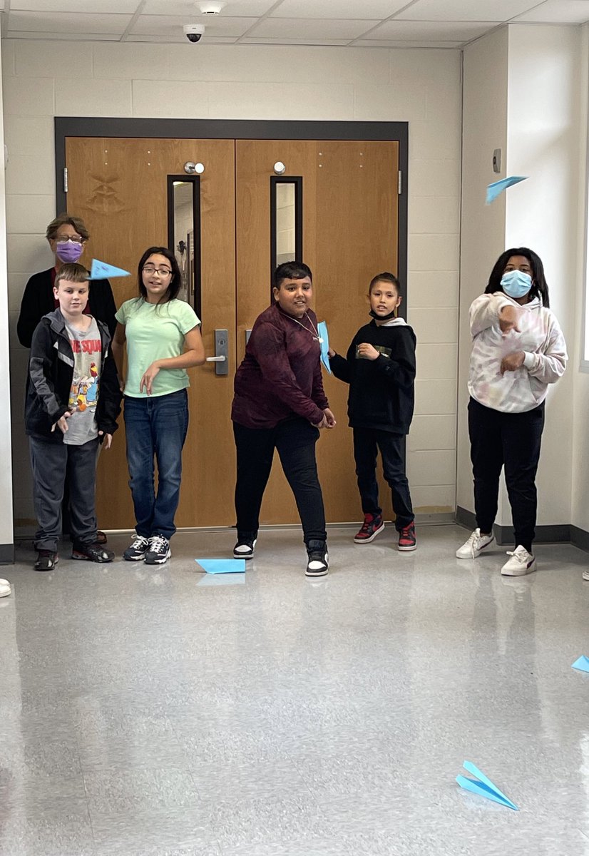 Lovellscience's tweet photo. Learning about Variables in science at Jefferson Ave. https://t.co/lY5PbfleoN