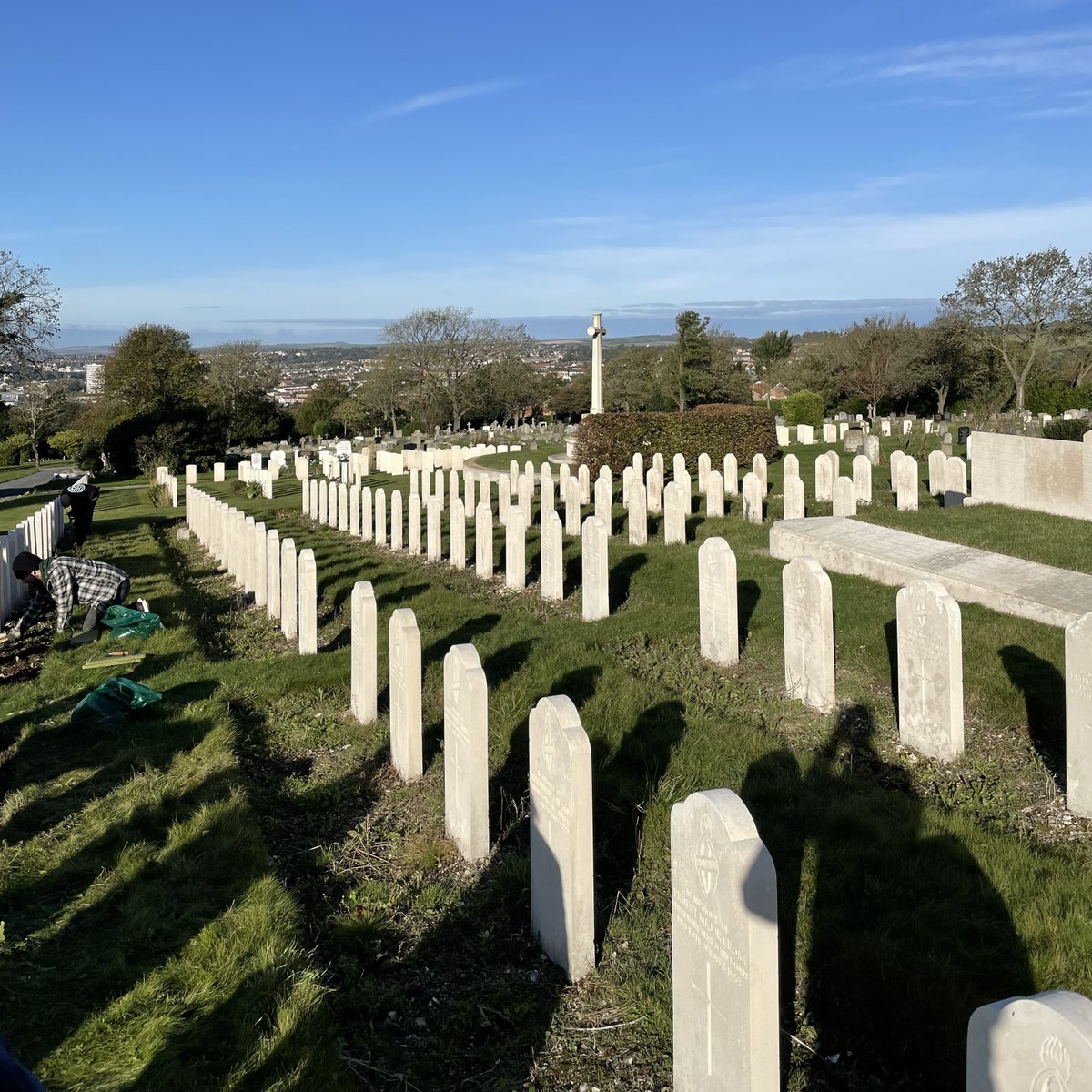 UnBarredBrewery's tweet photo. Some of the team recently volunteered with a our local @BlindVeterans to support their restoration project to bring a collection of military graves back to good condition.
 
We can't wait to see the finished result &amp; they'd love to hear from you if you'd like to get involved too! https://t.co/kbIUUu8cRz