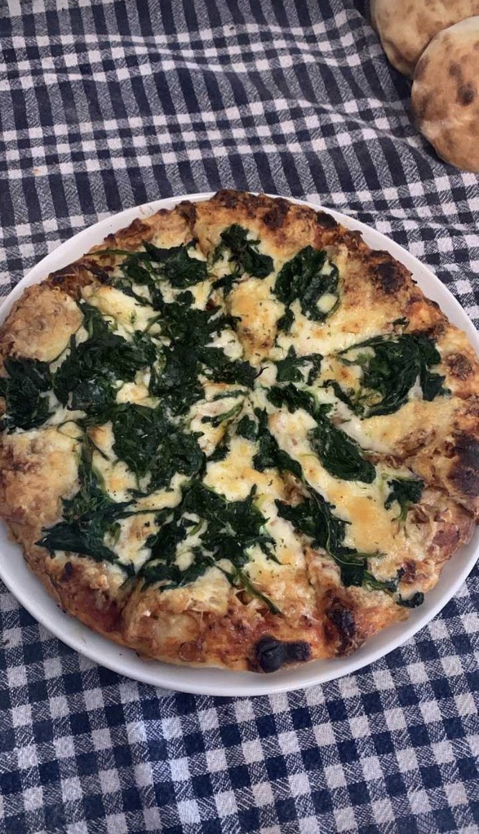 m3_azz's tweet photo. Alles was ich brauch + #cay #pizza #spinaci #tursu #biber #knobi https://t.co/iBdtdhEgLh